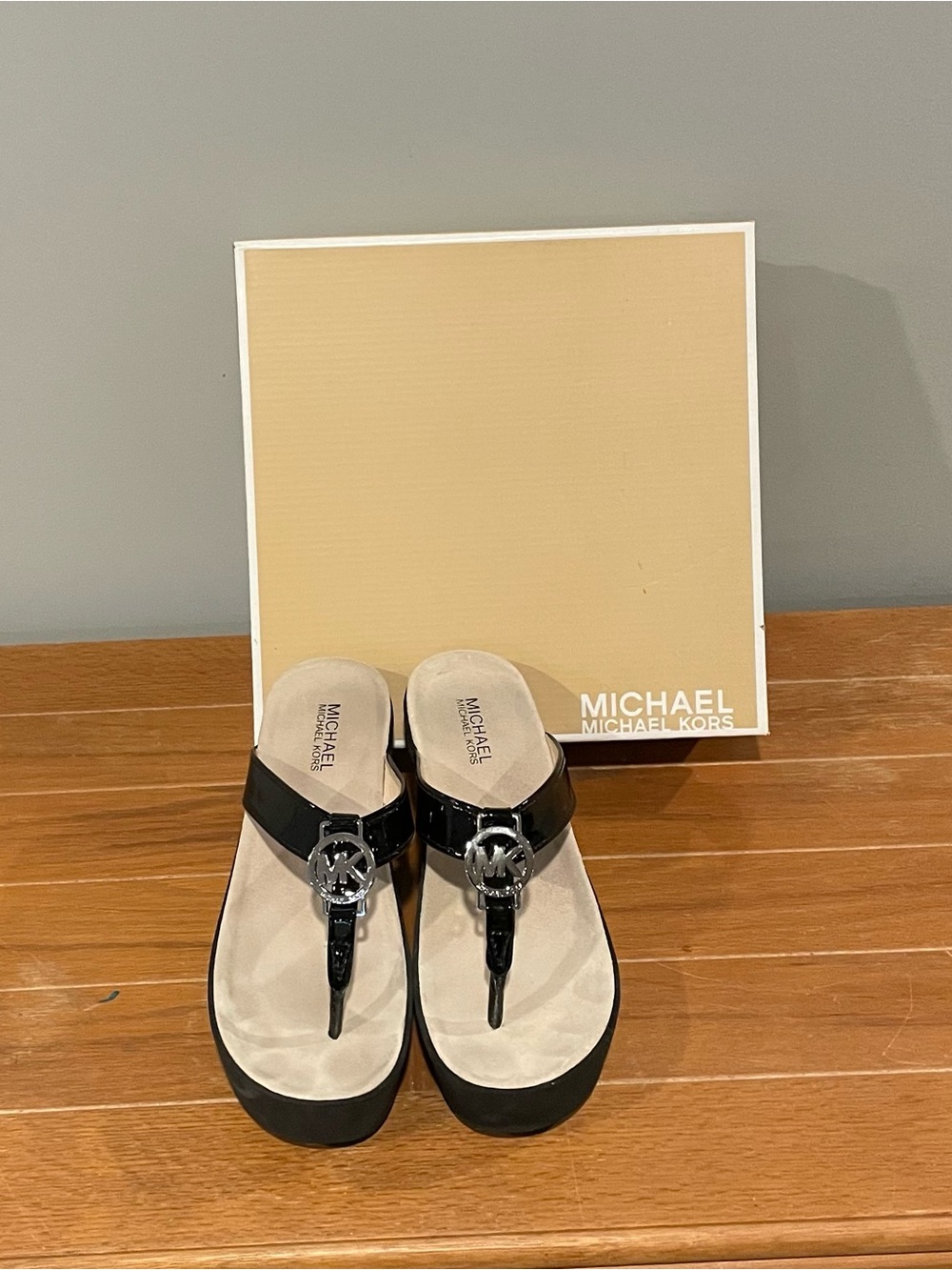 Vintage Michael Kors Women's Wedge Thong Sandals Patent Leather Size 7 M Black